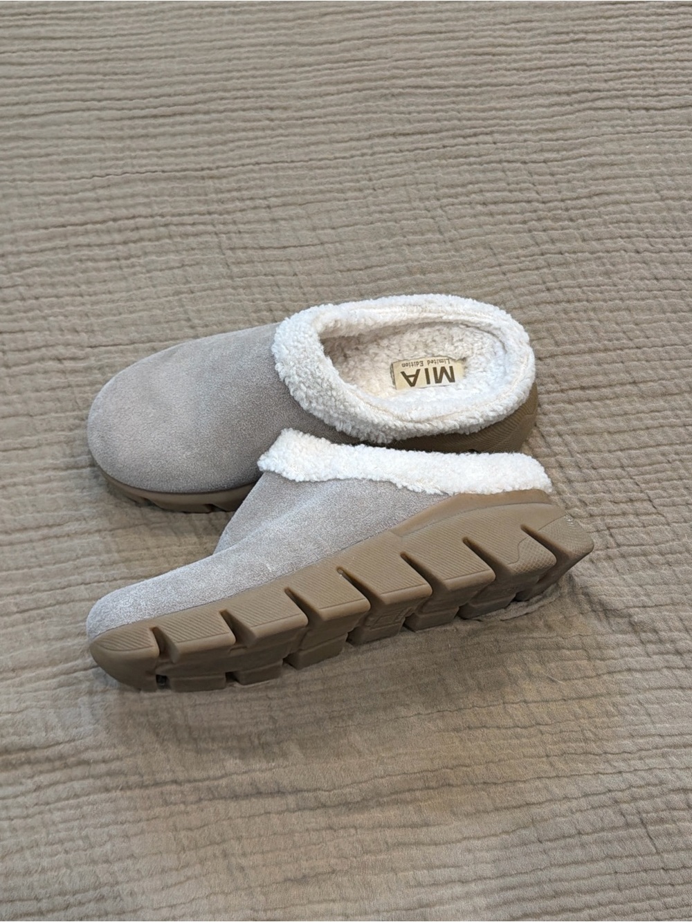 Mia limited edition